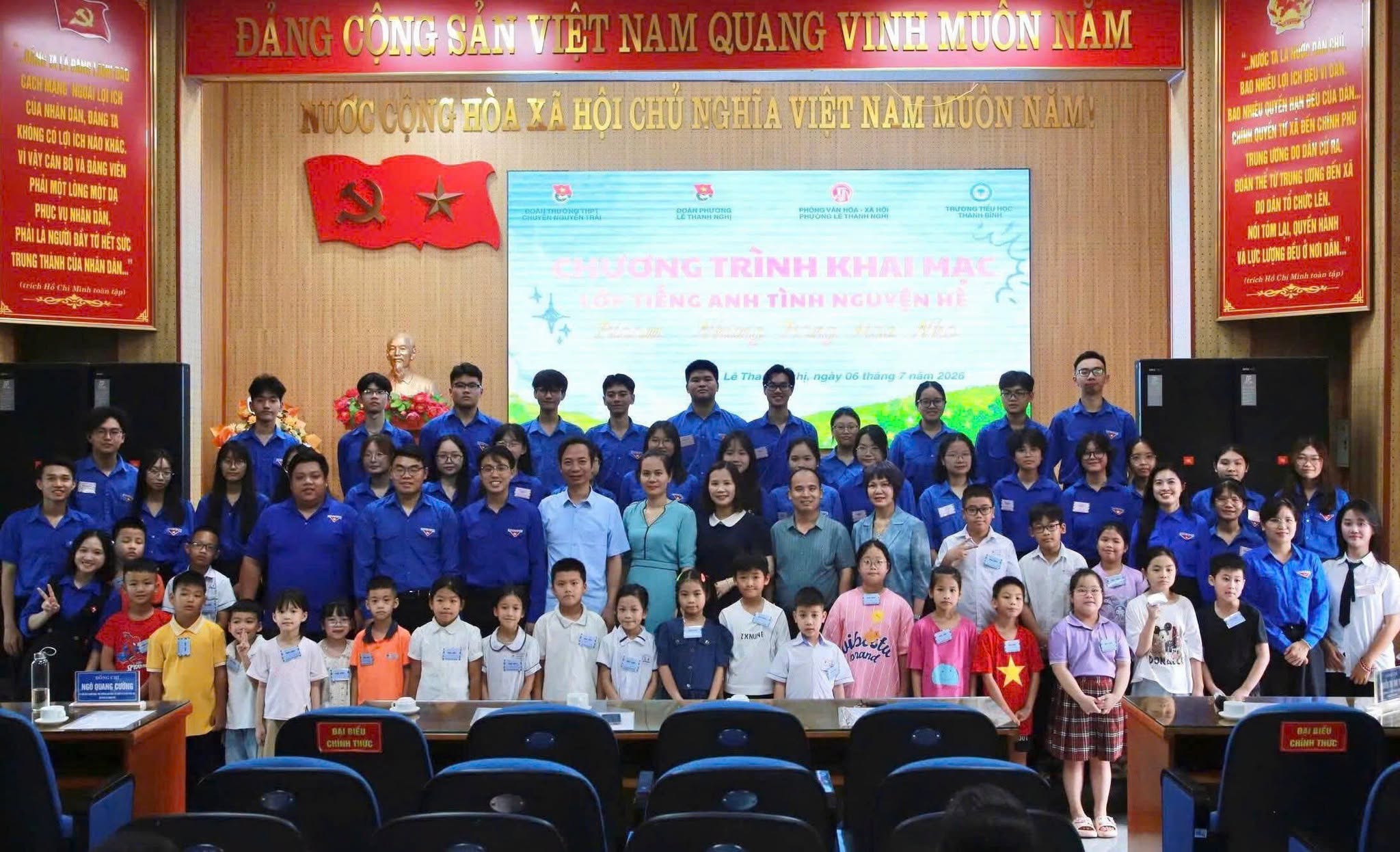 Hành trình Hoa Phượng Đỏ 2026: Lớp tiếng Anh tình nguyện hè "Bloom - Những bông hoa nhỏ"